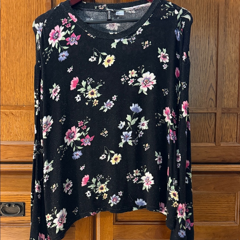 H&M Divided Floral Crewneck Knit Top Airy Stretchy Romantic Whimsigoth Grandma
